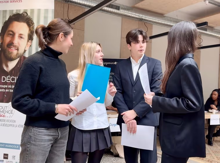 Étudiants en préparation d'un job dating